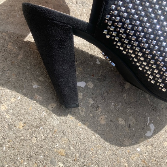 🔥 Jennifer Lopez Heels SZ 7 Black & Silver 🔥 - Picture 6 of 7